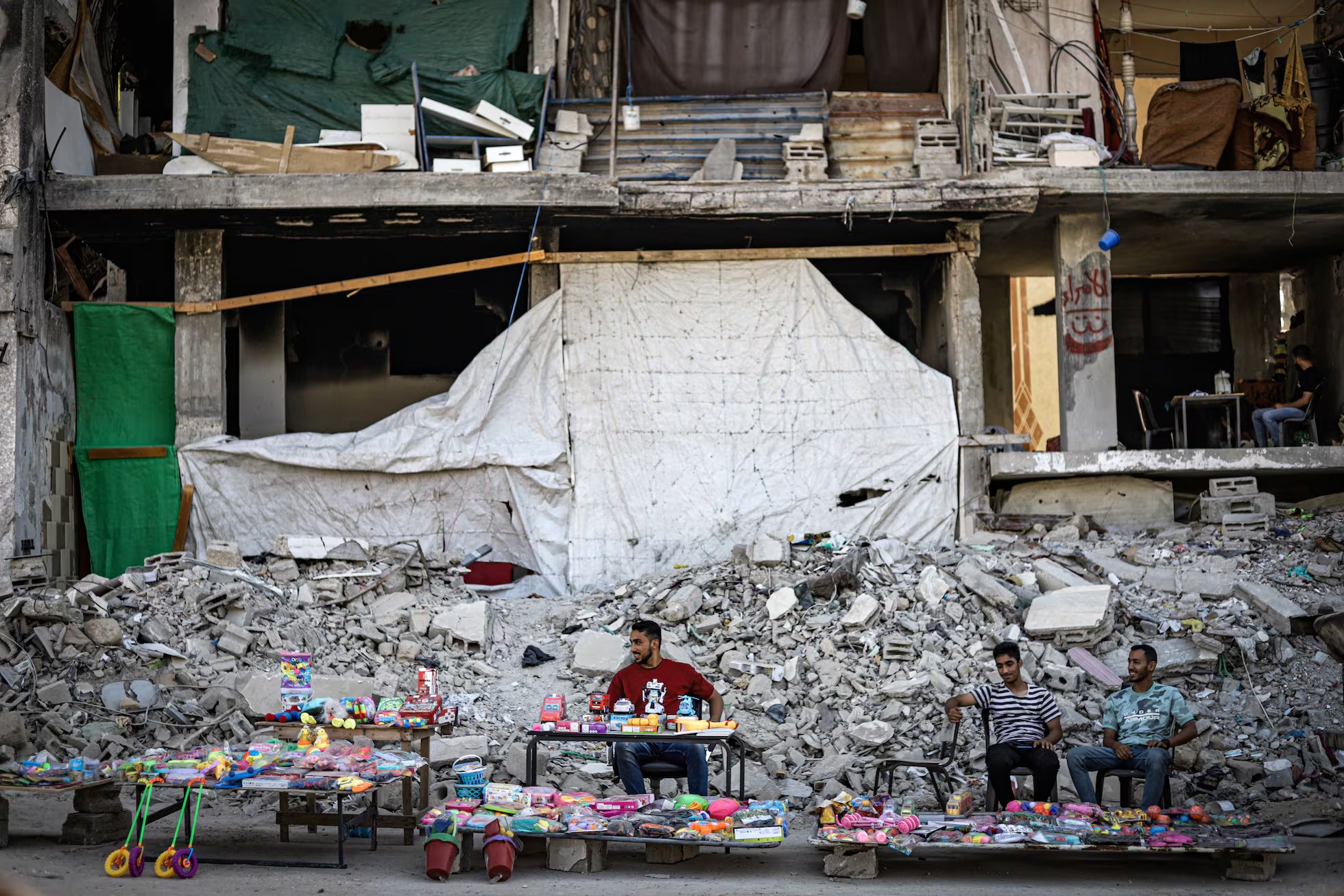 Colour in the dust, the toy stall